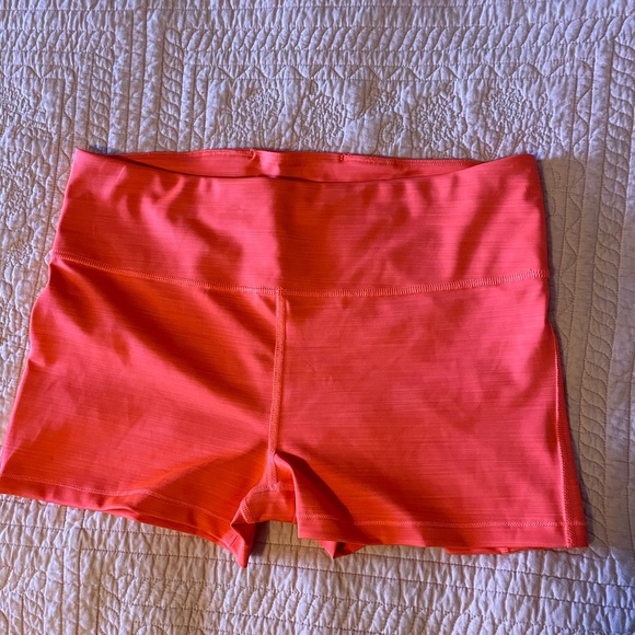Athleta Ultimate Shorts Size L - Picture 1 of 5